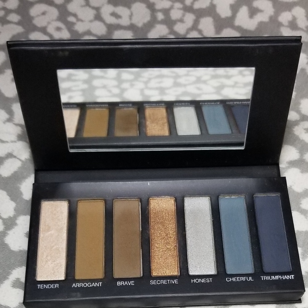 Younique Moodstruck Addiction Palette 4